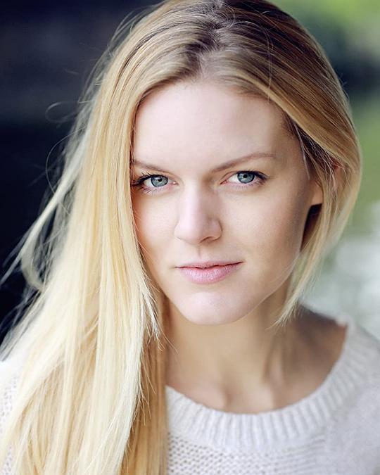 Alexandra Guelff Alexandra Guelff