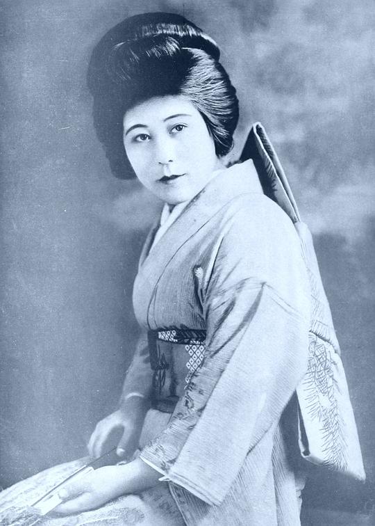 青木鹤子 Tsuru Aoki