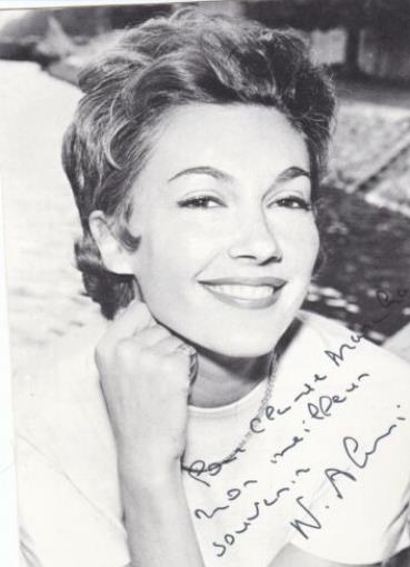 纳迪娜·阿拉里 Nadine Alari