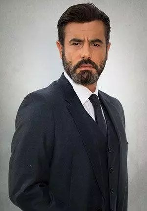 塔亚内·阿亚伊丁 Tayanç Ayaydin
