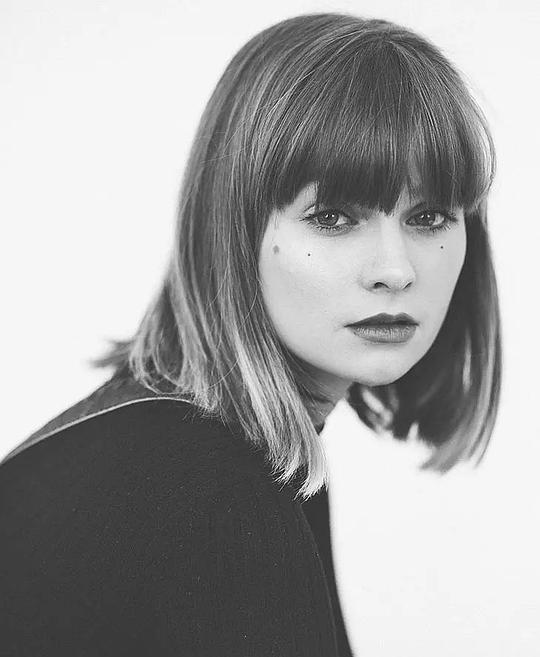 洛拉·佩蒂克鲁 Lola Petticrew