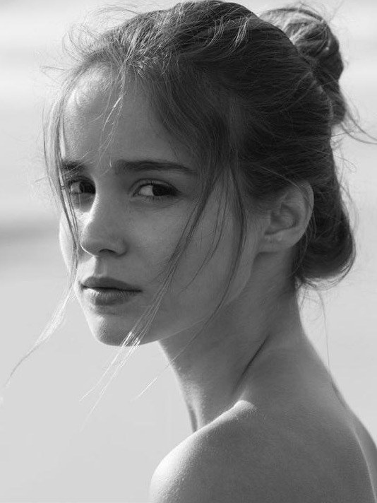 阿尔芭·巴普蒂斯塔 Alba Baptista