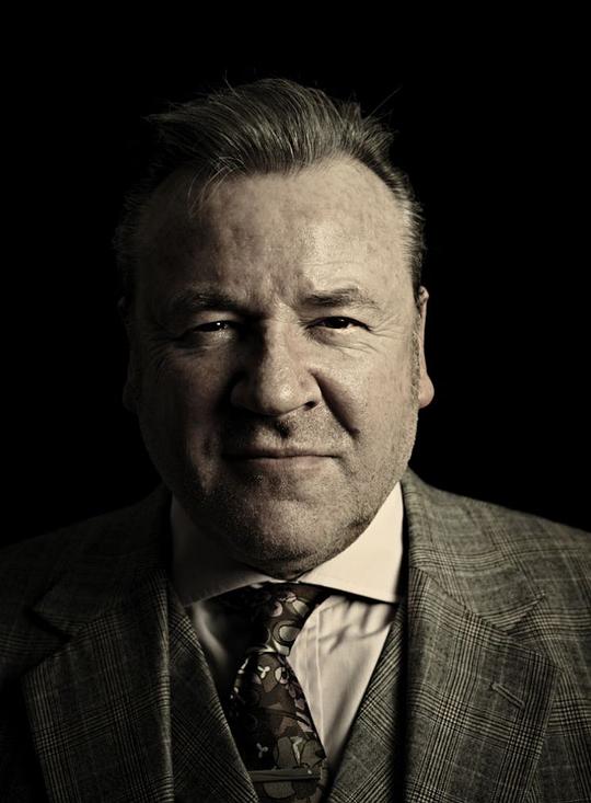雷·温斯顿 Ray Winstone