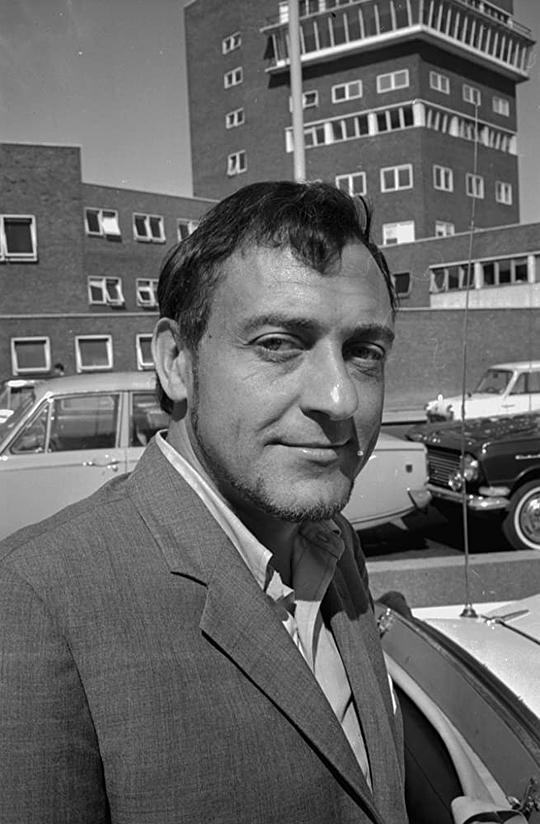 哈里·H·考伯特 Harry H. Corbett