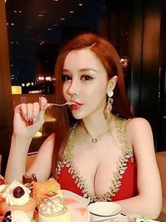 王一霏 Yifei Wang