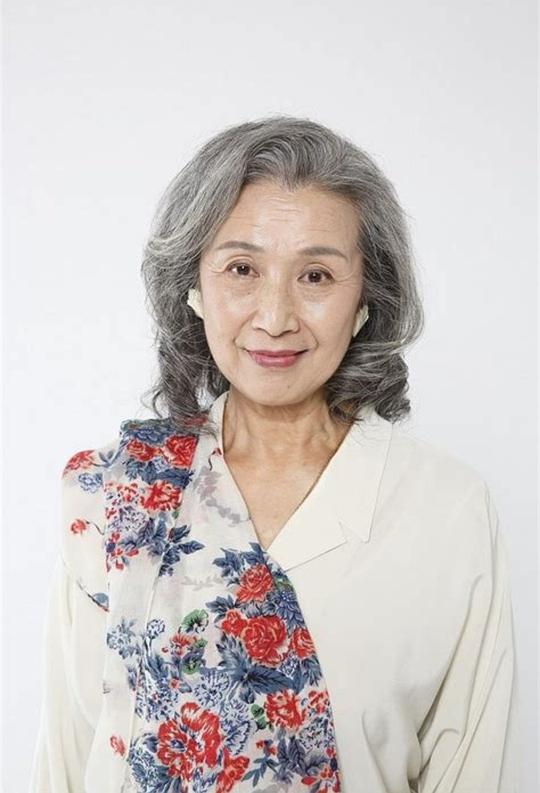 泉晶子 Akiko Izumi