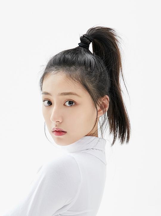 胡连馨 Lianxin Hu