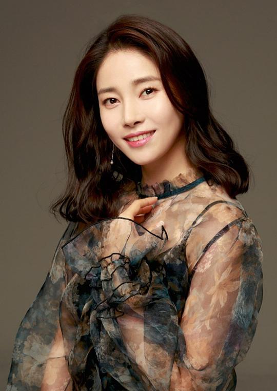 文宝玲 MOON BO RYUNG