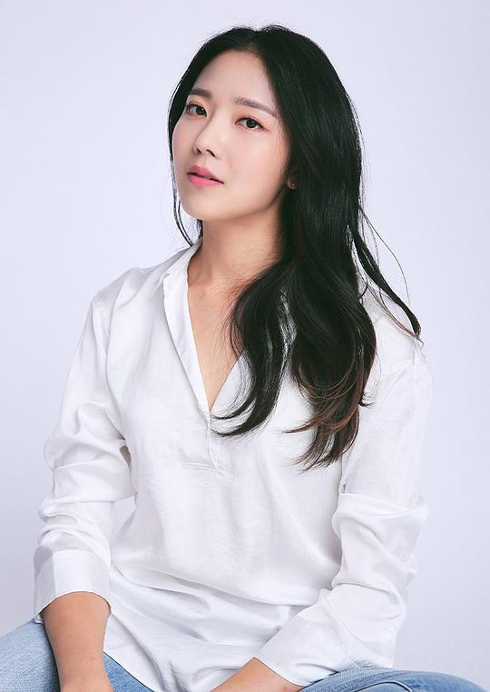 安河允 AHN HA YUN