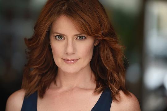 劳拉·莫斯 Laura Moss