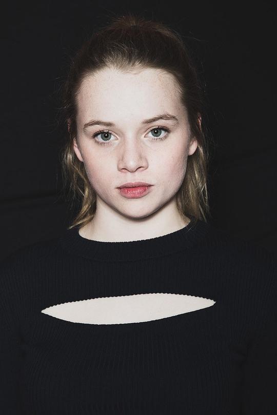 卢娜·韦德勒 Luna Wedler