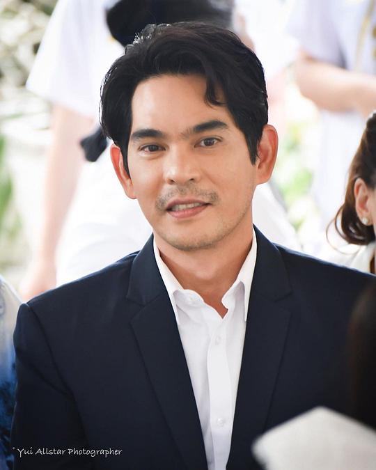 萨鲁特·维吉特拉南达 Sarut Vichitrananda