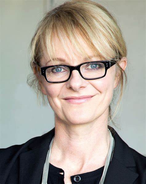 米兰达·哈尔考特 Miranda Harcourt