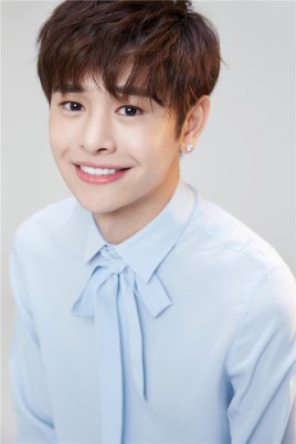 王新乔 Xinqiao Wang