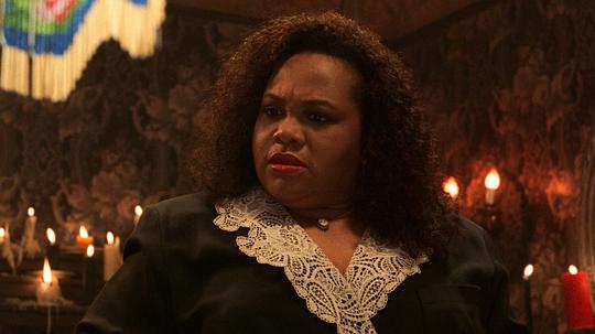 阿米莉亚·麦昆 Armelia McQueen