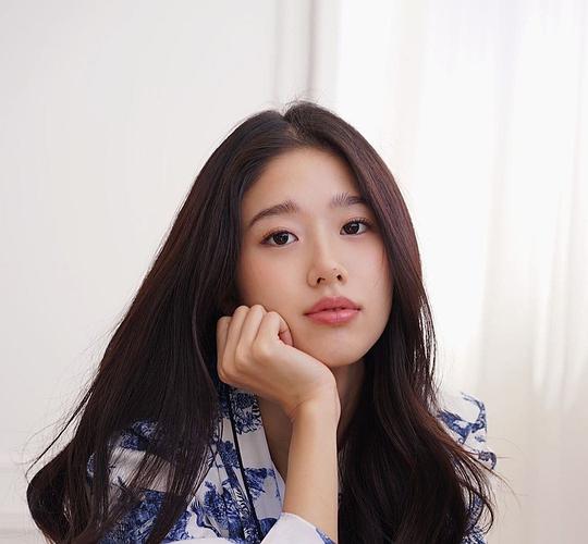 泽纶娅·秀利隆坤泽坤 Jarinya Sirimongkolsakul