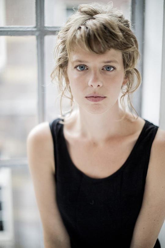 玛艾可·纽维尔 Maaike Neuville