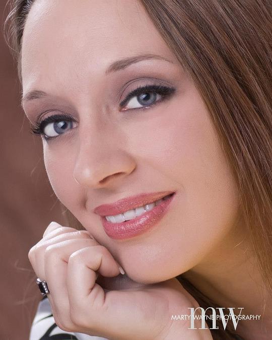 道恩·林恩 Dawn Lyn