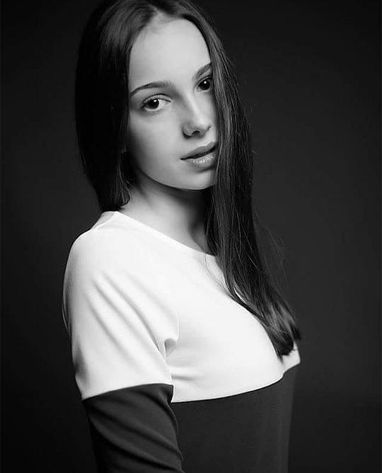 安吉莉卡·阿勒鲁佐 Angelica Alleruzzo