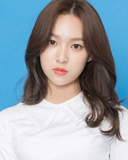 梁睿娜 Yang Yena