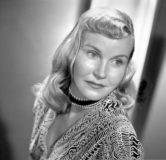 伊娃·麦克维 Eve McVeagh