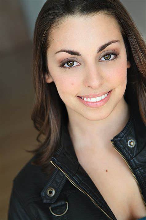 凯利·涅纳尔托夫斯基 Kelly Nienaltowski