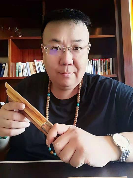 何艺林 Yilin He