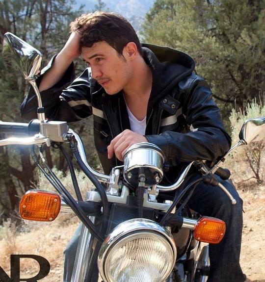 肖恩A·罗萨莱斯 Sean A. Rosales