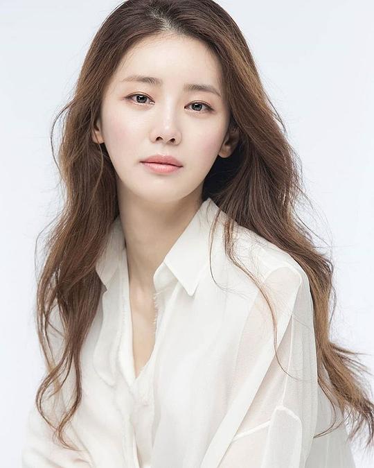 李佳宁 Ga-Ryung Lee