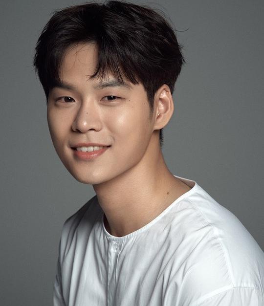 尹志温 Ji-on Yoon