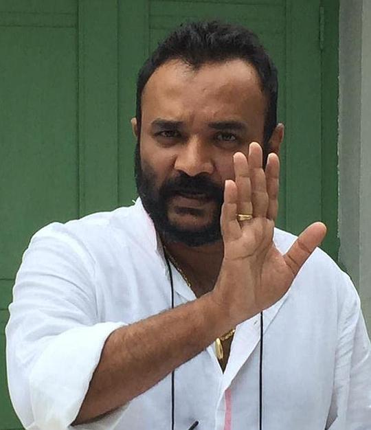 维杰·莫里亚 Vijay Maurya