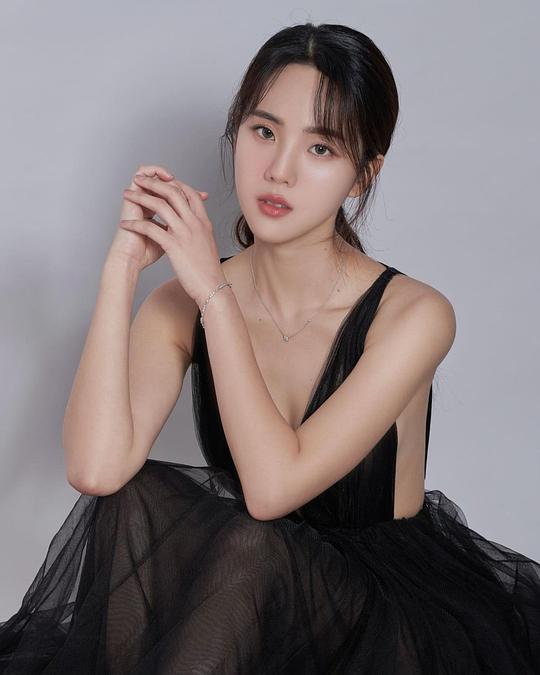 佳妮达·芬帕丹吉 Janistar Phomphadungcheep