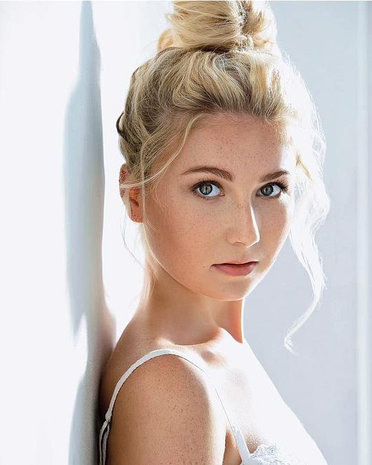 姬丽·卡特·威尔斯 Keely Cat Wells