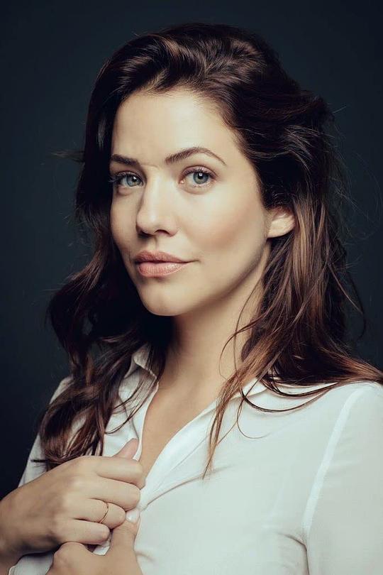 朱丽叶·冈扎罗 Julie Gonzalo