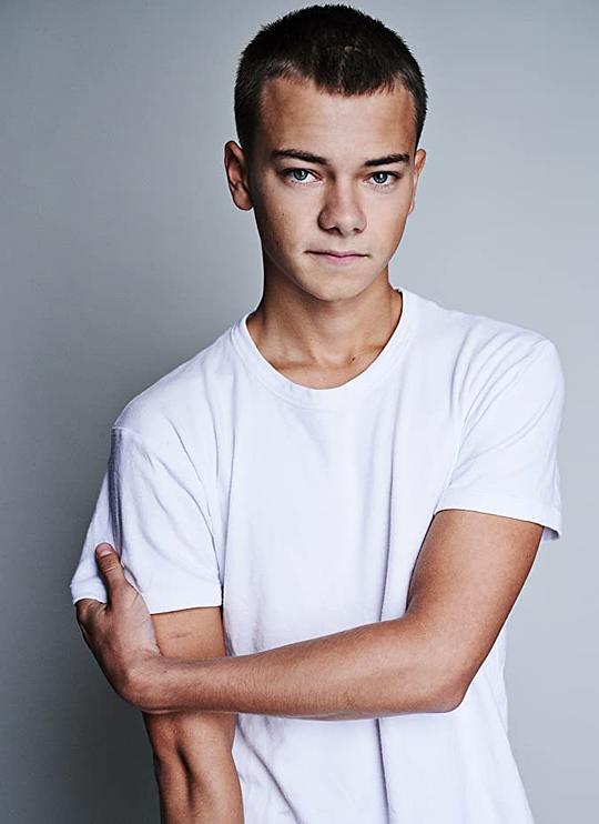 康拉德·汗 Conrad Khan