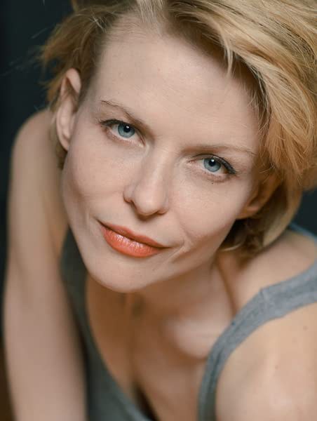 康斯坦斯·布伦尼曼 Constance Brenneman