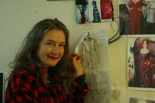 安妮·西蒙斯 Annie Symons