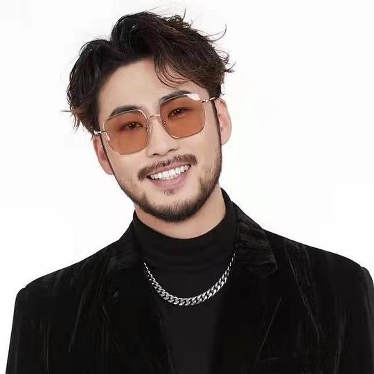 刘潇 Xiao Liu