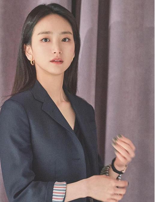 元真儿 Jin-ah Won