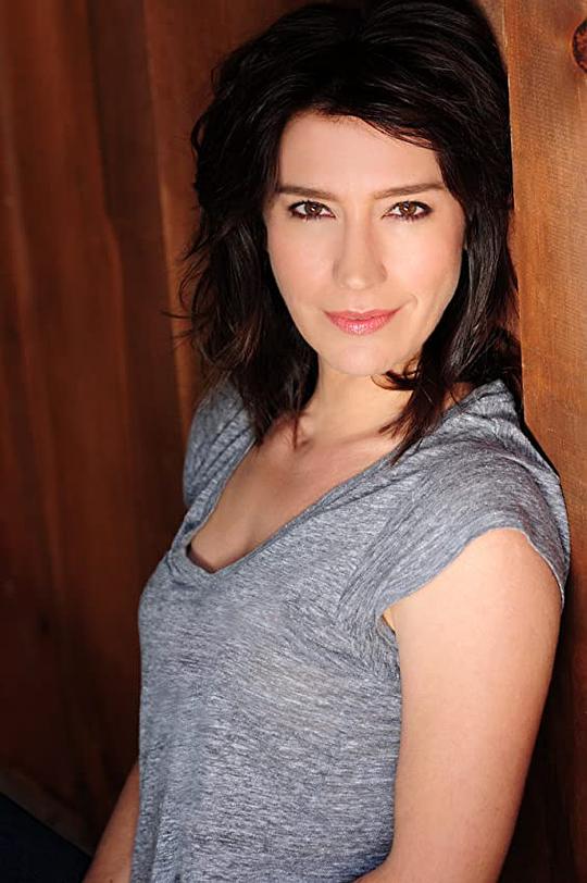 路易丝·巴恩斯 Louise Barnes