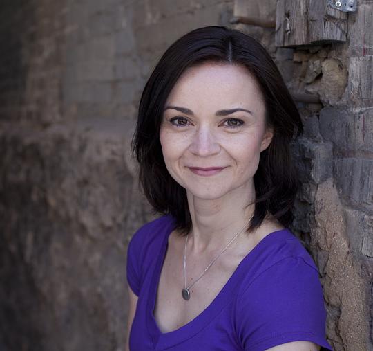 朱莉娅·阿尔科斯 Julia Arkos