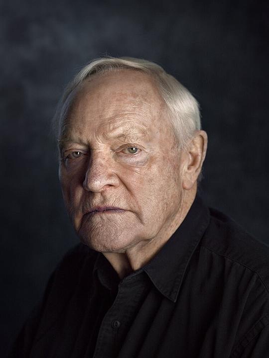 朱利安·格洛弗 Julian Glover