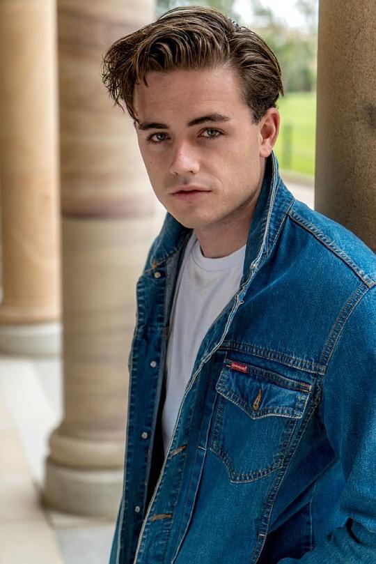 卢克·科斯格罗夫 Luke Cosgrove