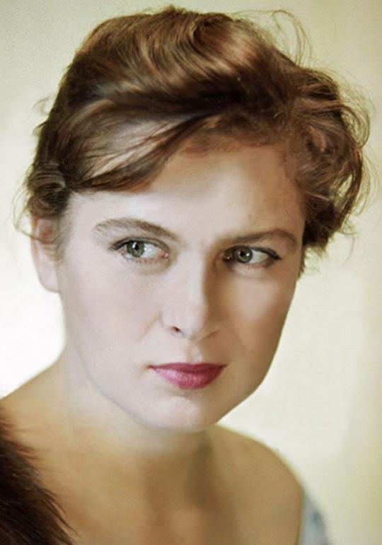 伊佐尔达·伊兹维茨卡娅 Izolda Izvitskaya