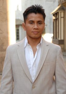 黎烈弓 Cung Le