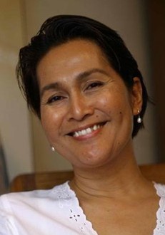 雅丝敏·阿莫 Yasmin Ahmad