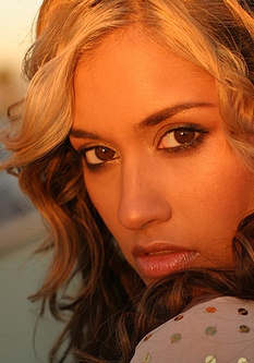 詹妮娜·加万卡 Janina Gavankar