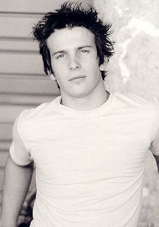 马修博图奇斯 Mathew Botuchis