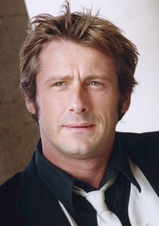 贝尔纳·耶尔勒 Bernard Yerlès