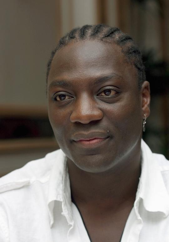 阿德沃尔·阿吉纽依-艾格拜吉 Adewale Akinnuoye-Agbaje